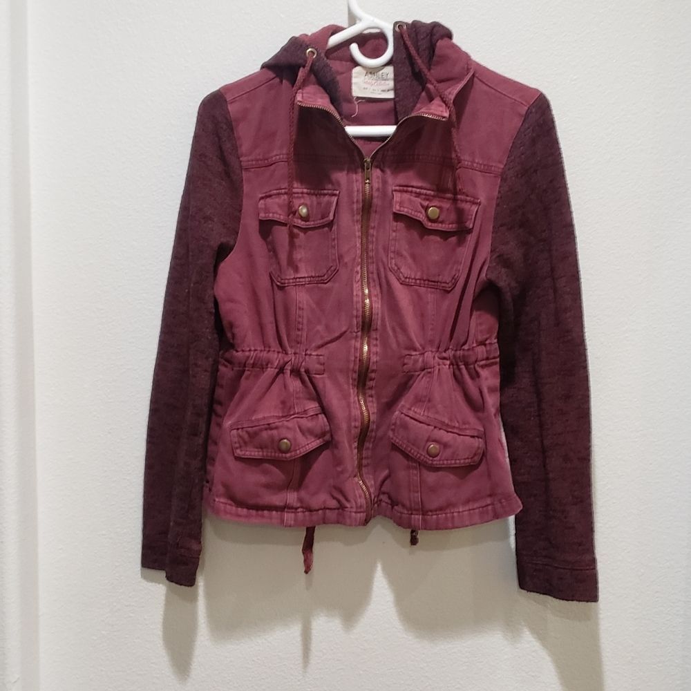 26 international utility collection distressed jean jacket kids size large